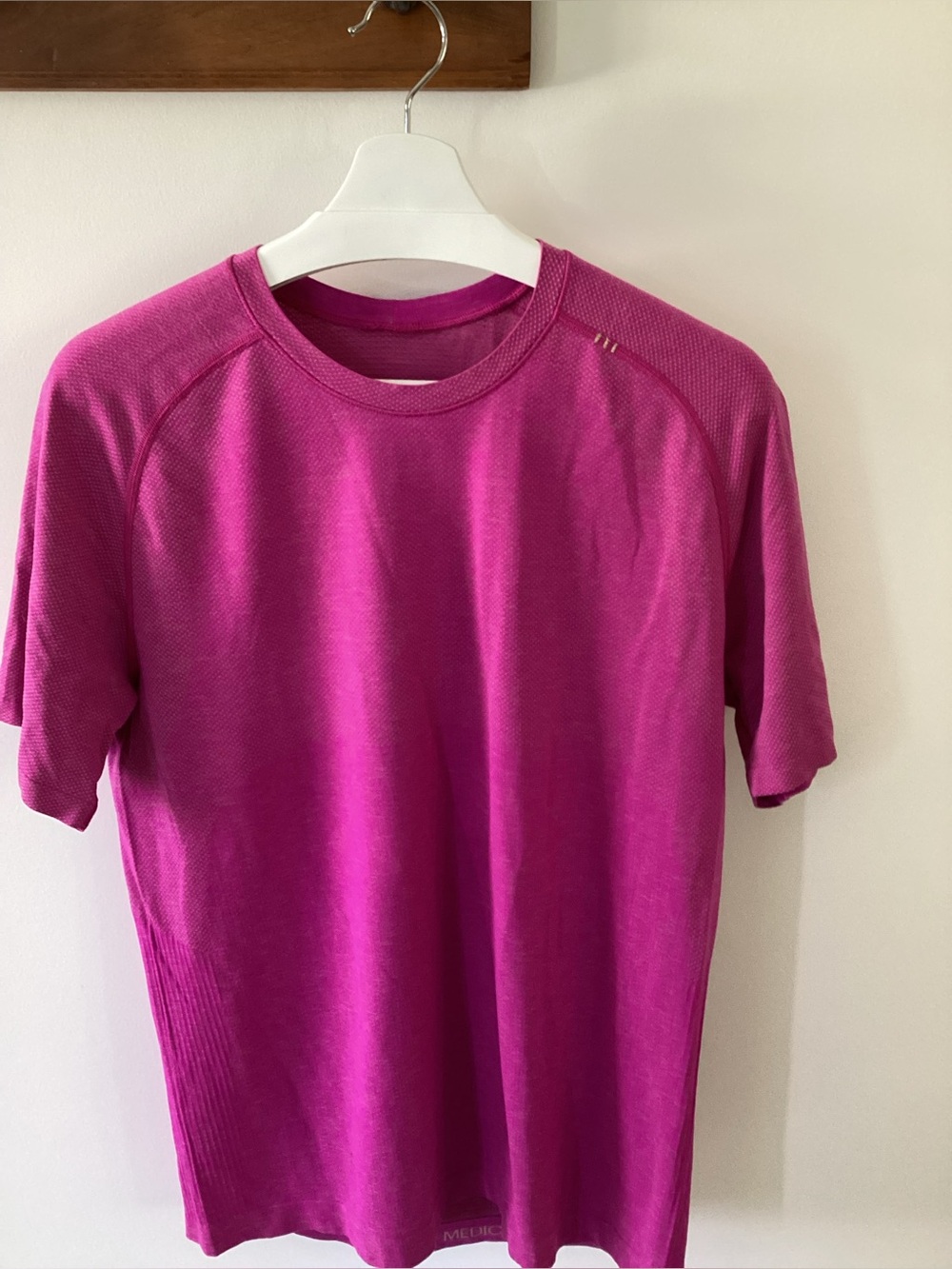 Lululemon Metal Vent Tech Men's Performance Crew Neck T-Shirt in Magenta